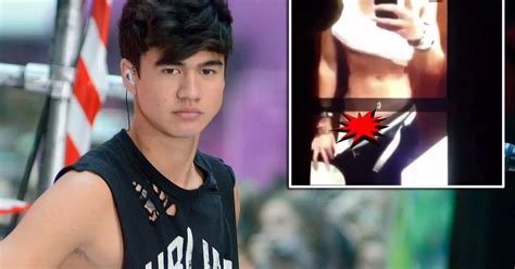 calum hood penis|5SOS’s Calum Hood sends nude Snapchat to fan who shares Vine